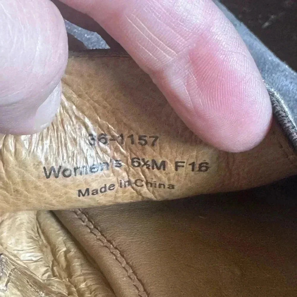 Trask Womens 6.5 Ali Gray Tan Sueded Leather Loafers Metallic Vibram Sole - Picture 11 of 11